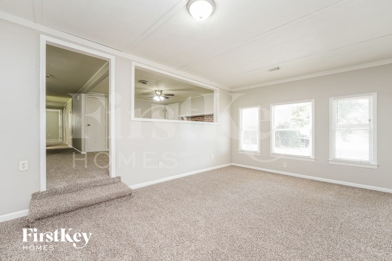 1038 Adrian Cir Sw - Photo 5 of 16