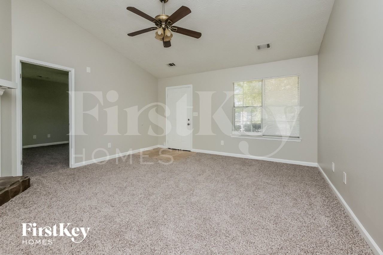 10366 Candlelight Rd - Photo 3 of 20