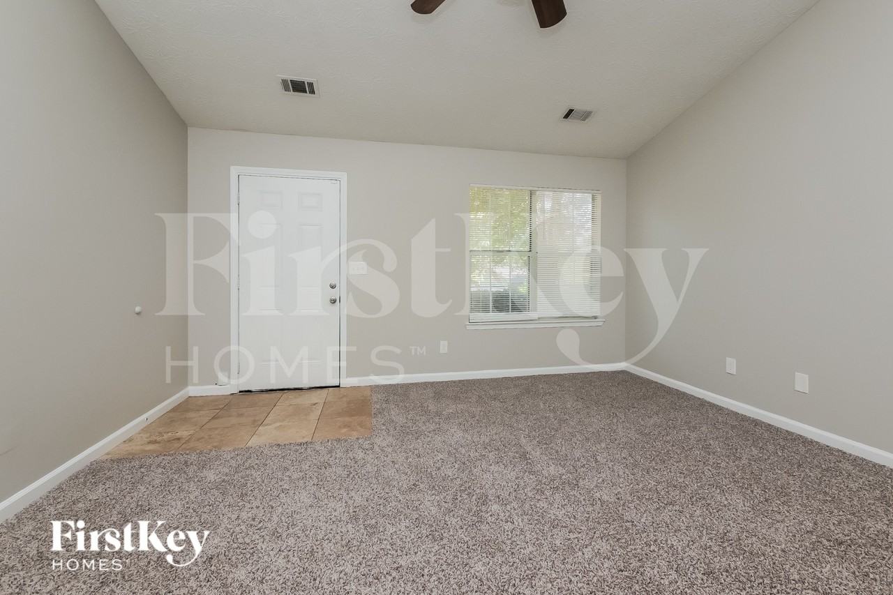 10366 Candlelight Rd - Photo 5 of 20