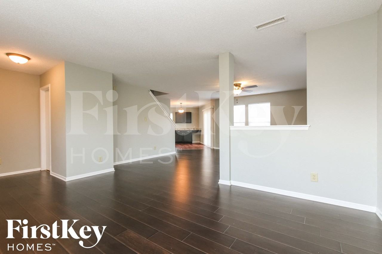 10342 Fairmont Ln - Photo 2 of 15