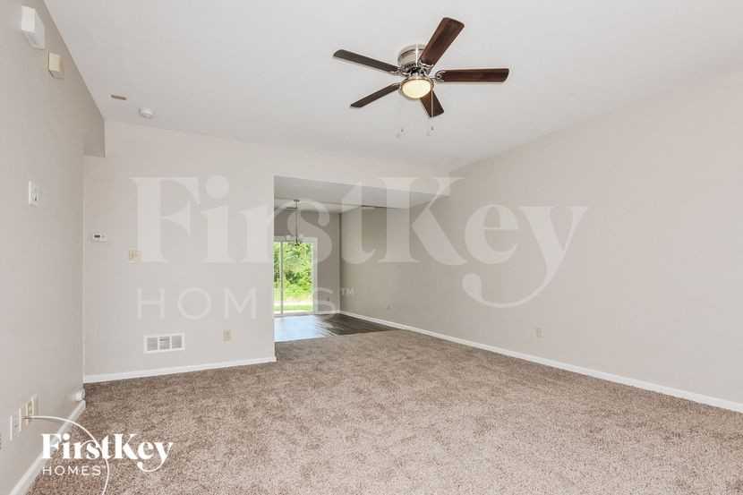 1017 Glengarry Dr - Photo 3 of 15