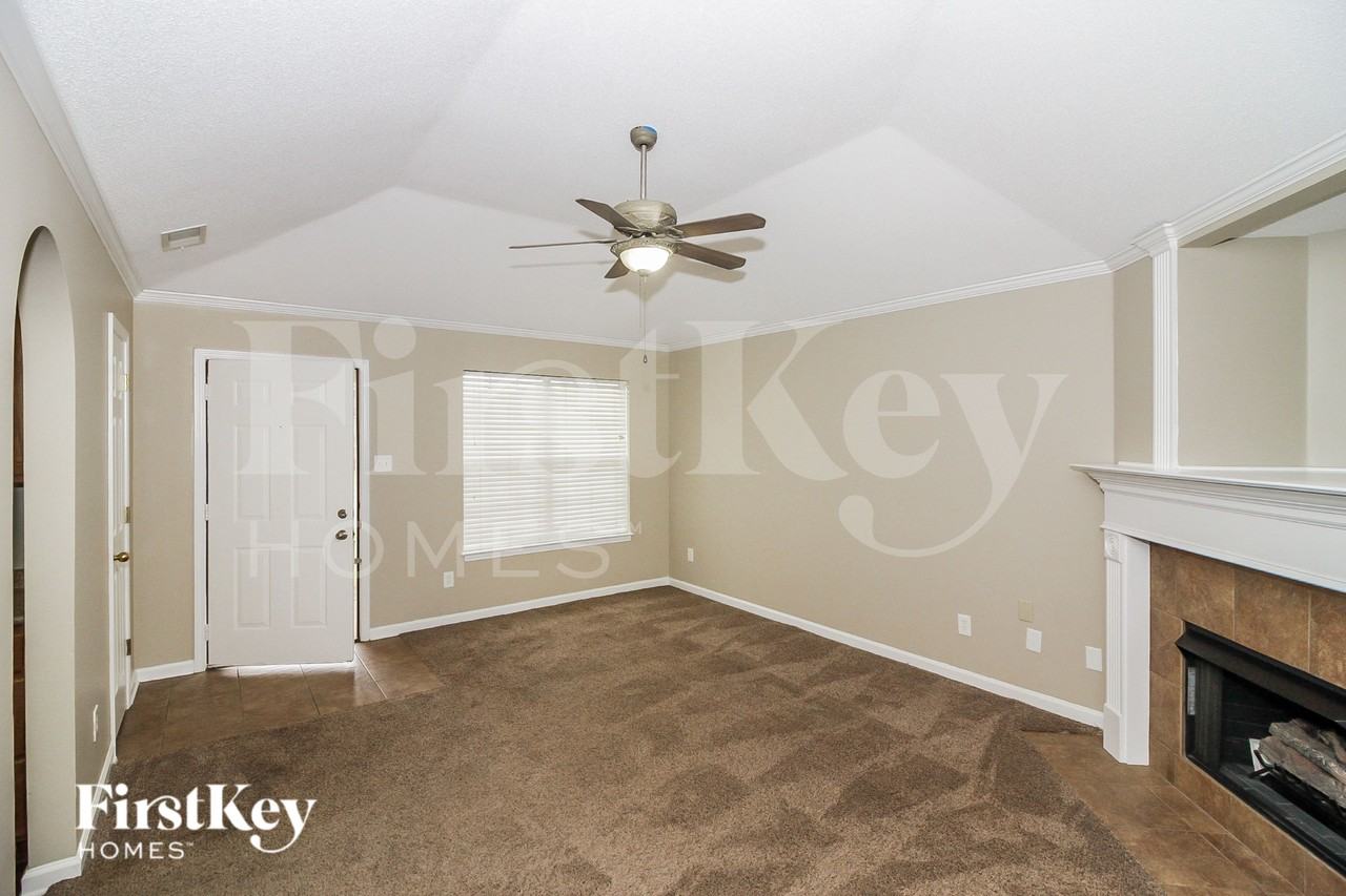 10148 Cross Valley Dr - Photo 2 of 15