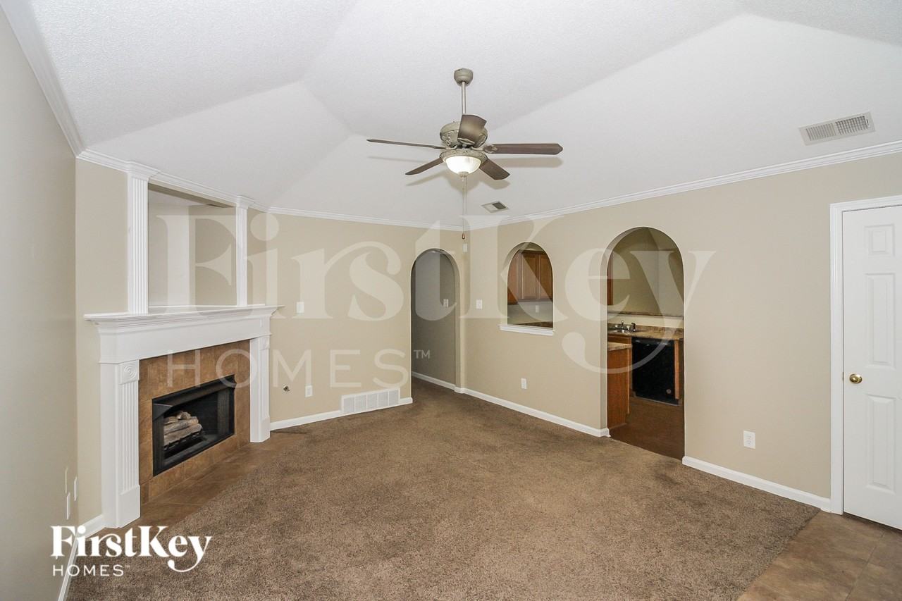 10148 Cross Valley Dr - Photo 3 of 15