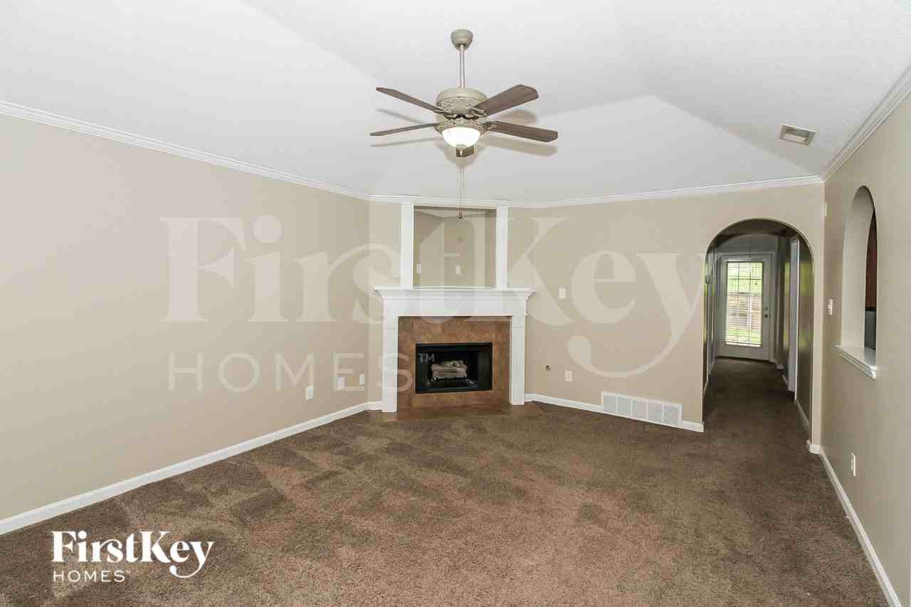 10148 Cross Valley Dr - Photo 4 of 15