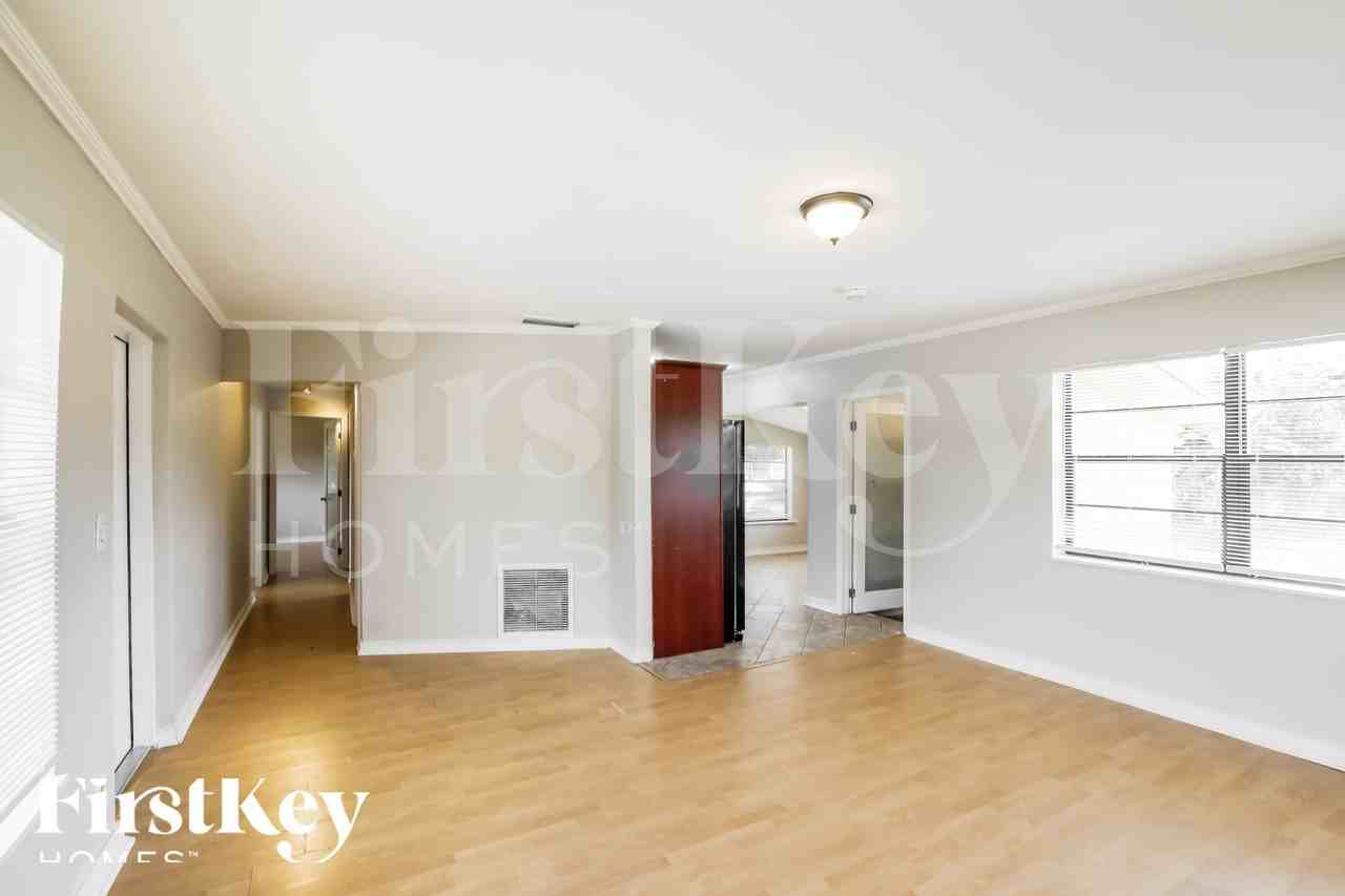 1014 Nw 15th St - Photo 2 of 19