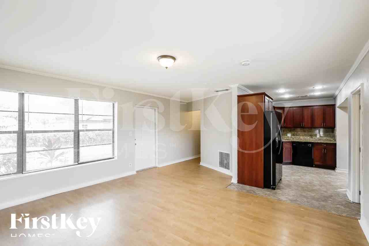 1014 Nw 15th St - Photo 3 of 19