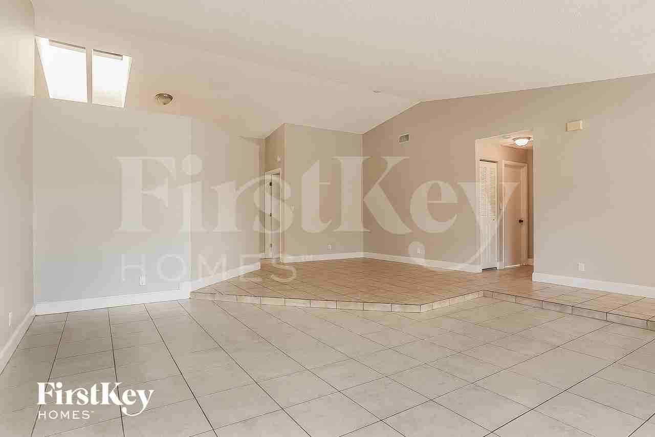 1013 Swave - Photo 4 of 15