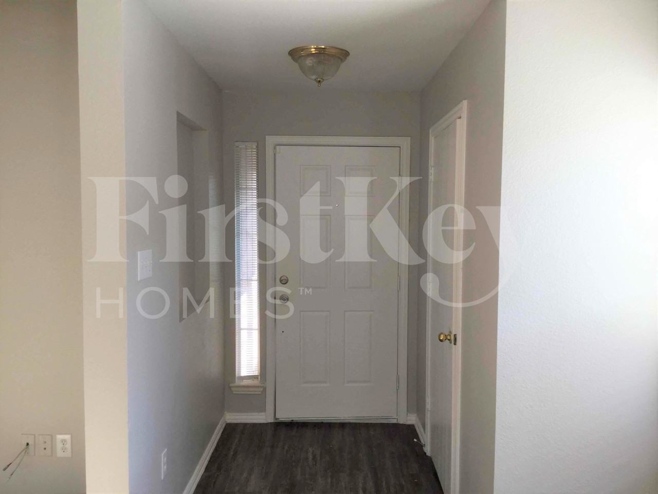 1012 Port Mansfield Dr - Photo 2 of 13