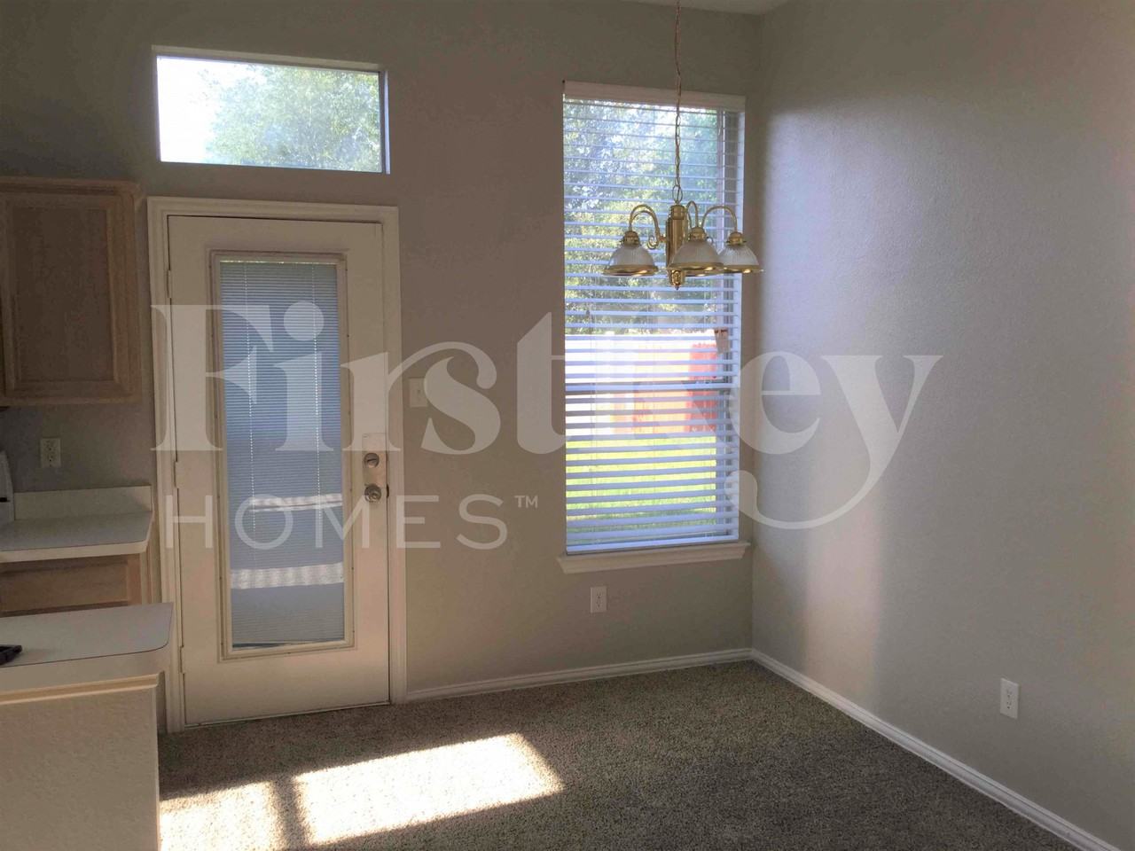 1012 Port Mansfield Dr - Photo 5 of 13