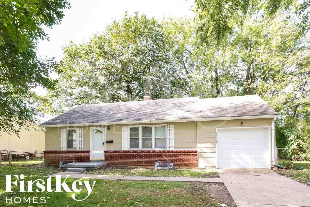 10110 Hillcrest Rd - Photo 2 of 15