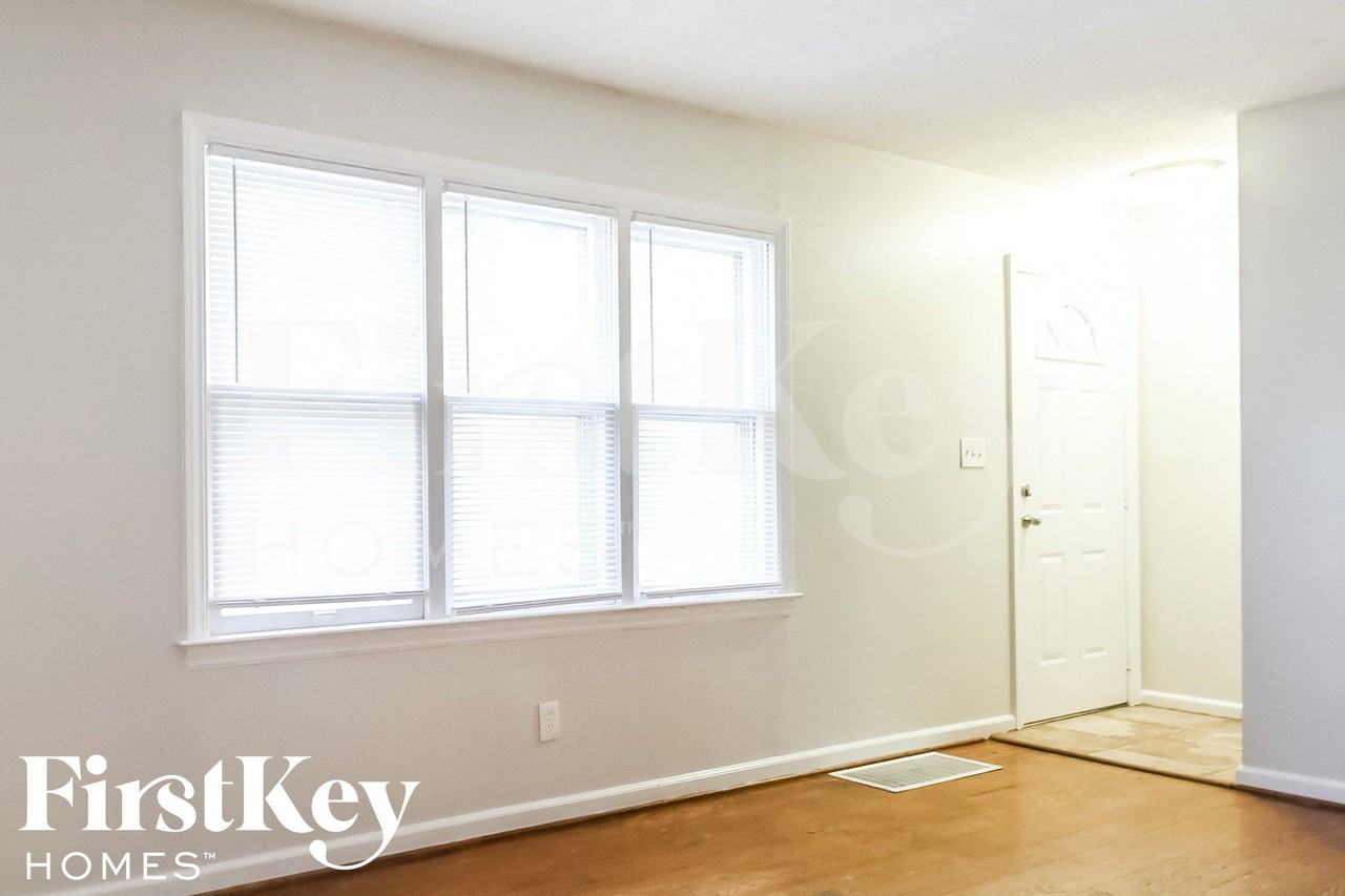 10110 Hillcrest Rd - Photo 3 of 15