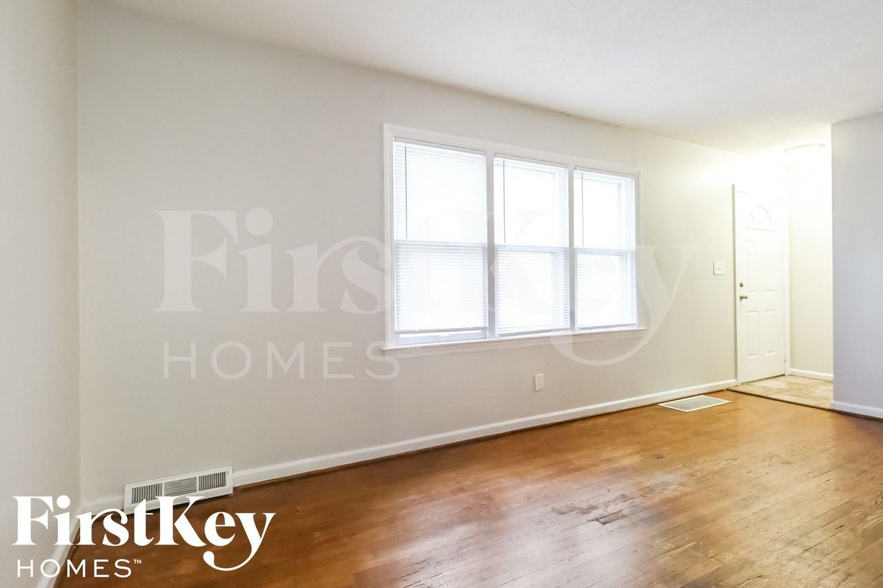 10110 Hillcrest Rd - Photo 4 of 15