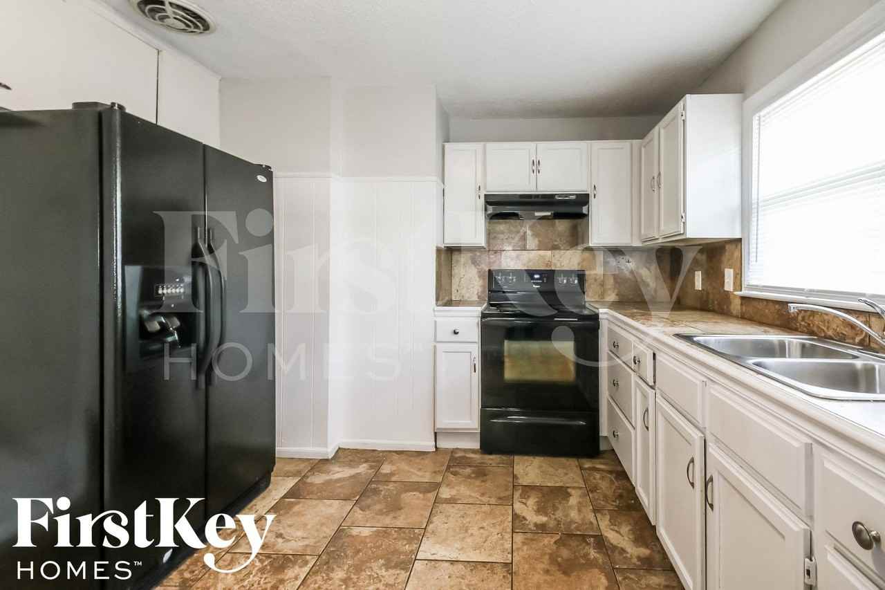 10110 Hillcrest Rd - Photo 6 of 15