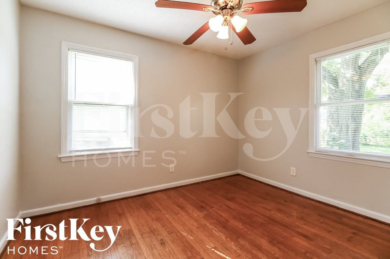 10110 Hillcrest Rd - Photo 7 of 15