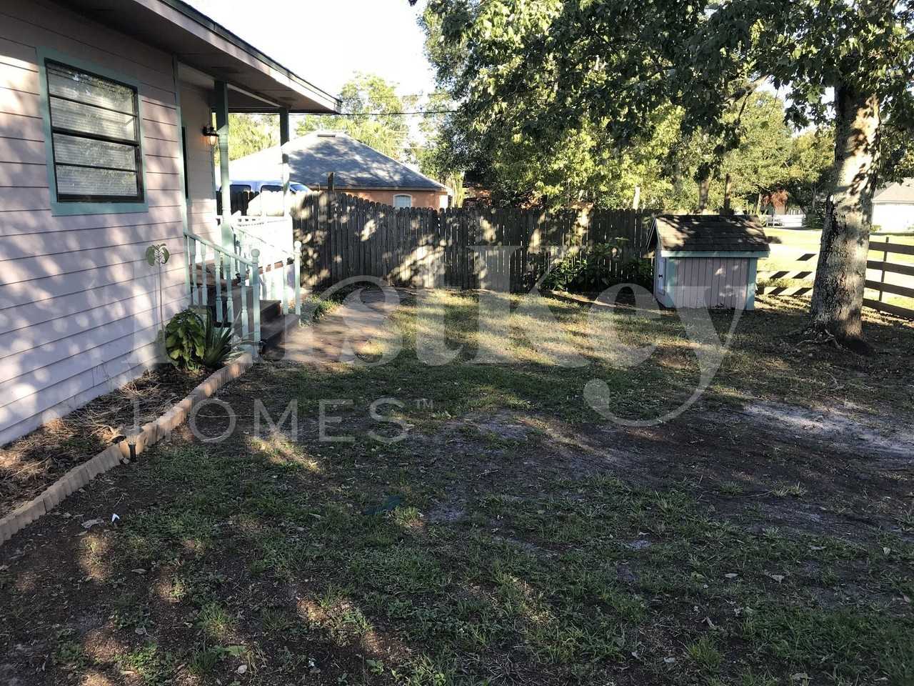 10070 Harris Avenue - Photo 3 of 36