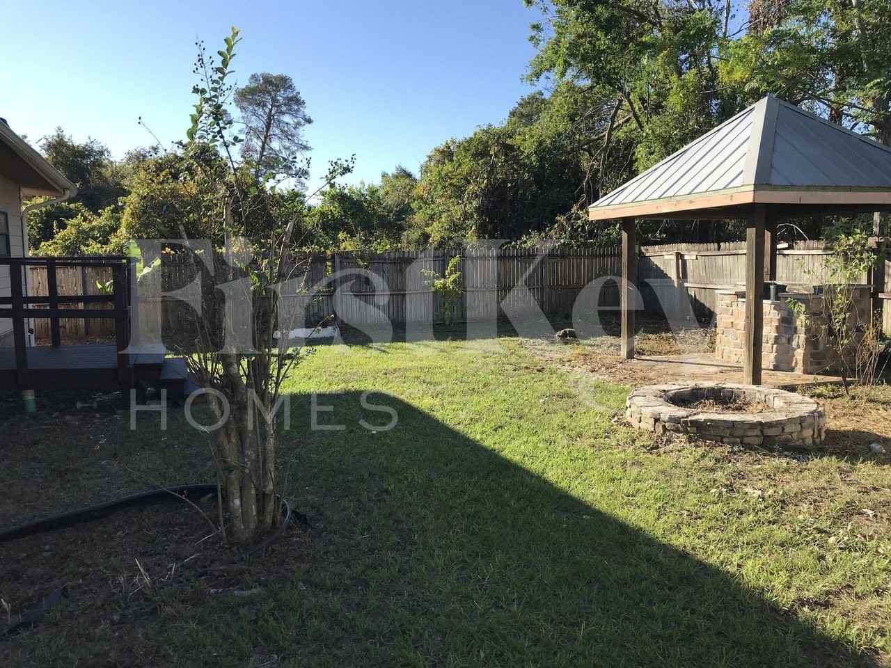 10070 Harris Avenue - Photo 5 of 36