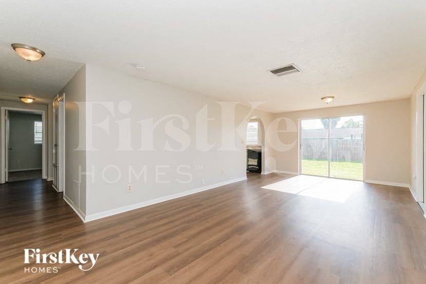 1007 Coldstream Ct - Photo 4 of 15