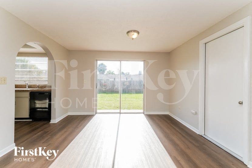 1007 Coldstream Ct - Photo 5 of 15