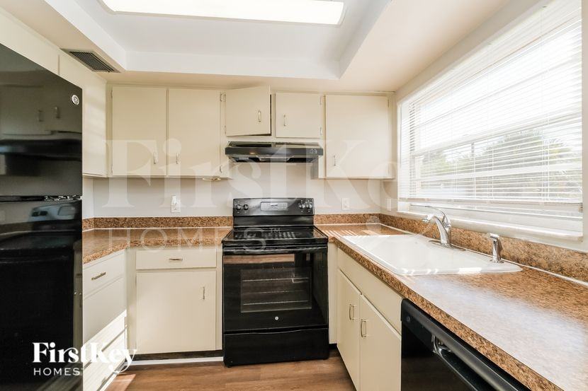 1007 Coldstream Ct - Photo 6 of 15