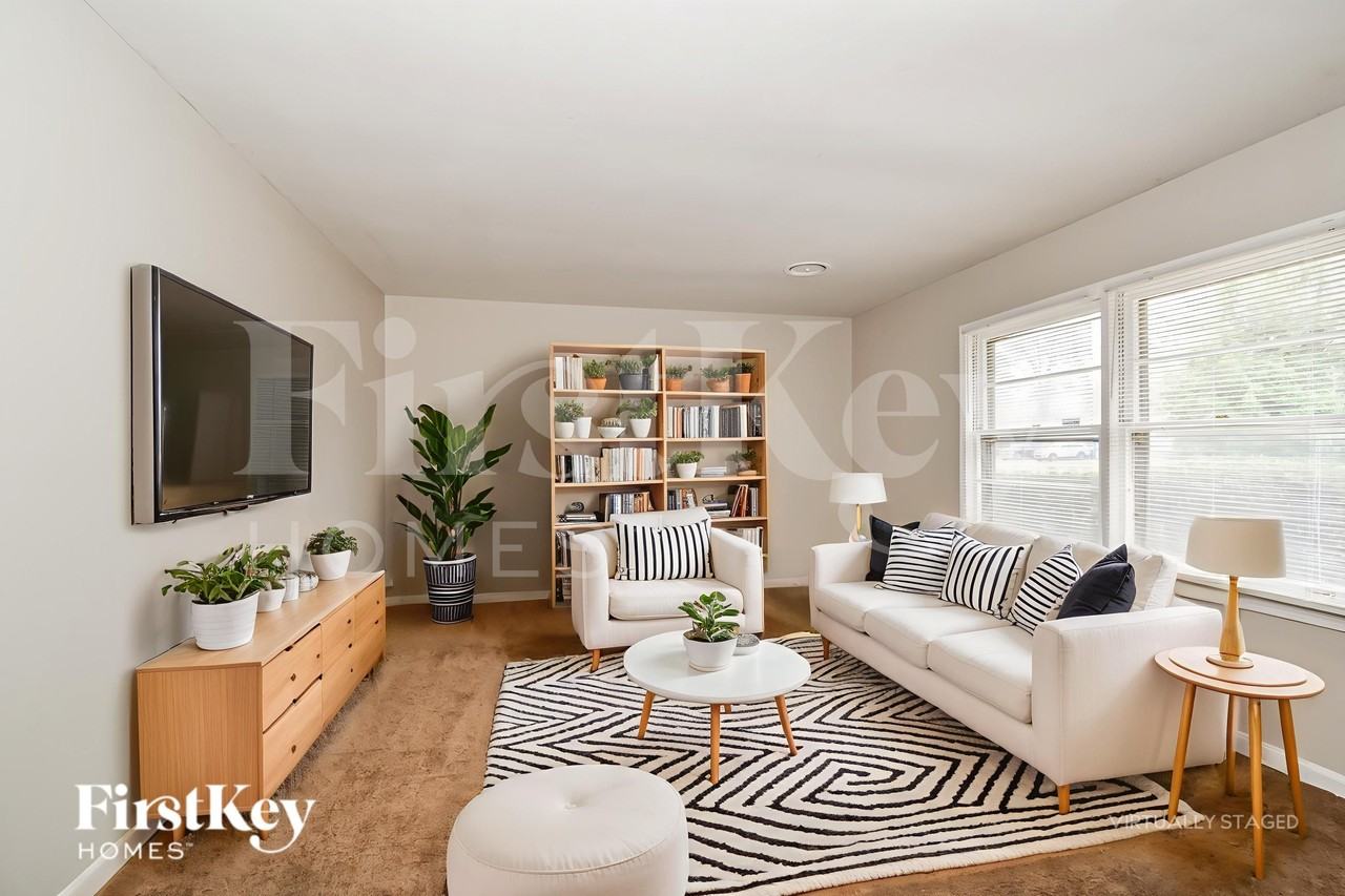 1083 Richland Dr - Photo 3 of 19