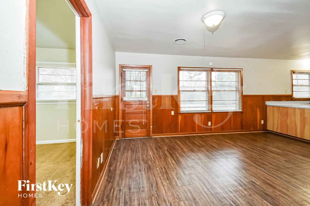 1083 Richland Dr - Photo 4 of 19