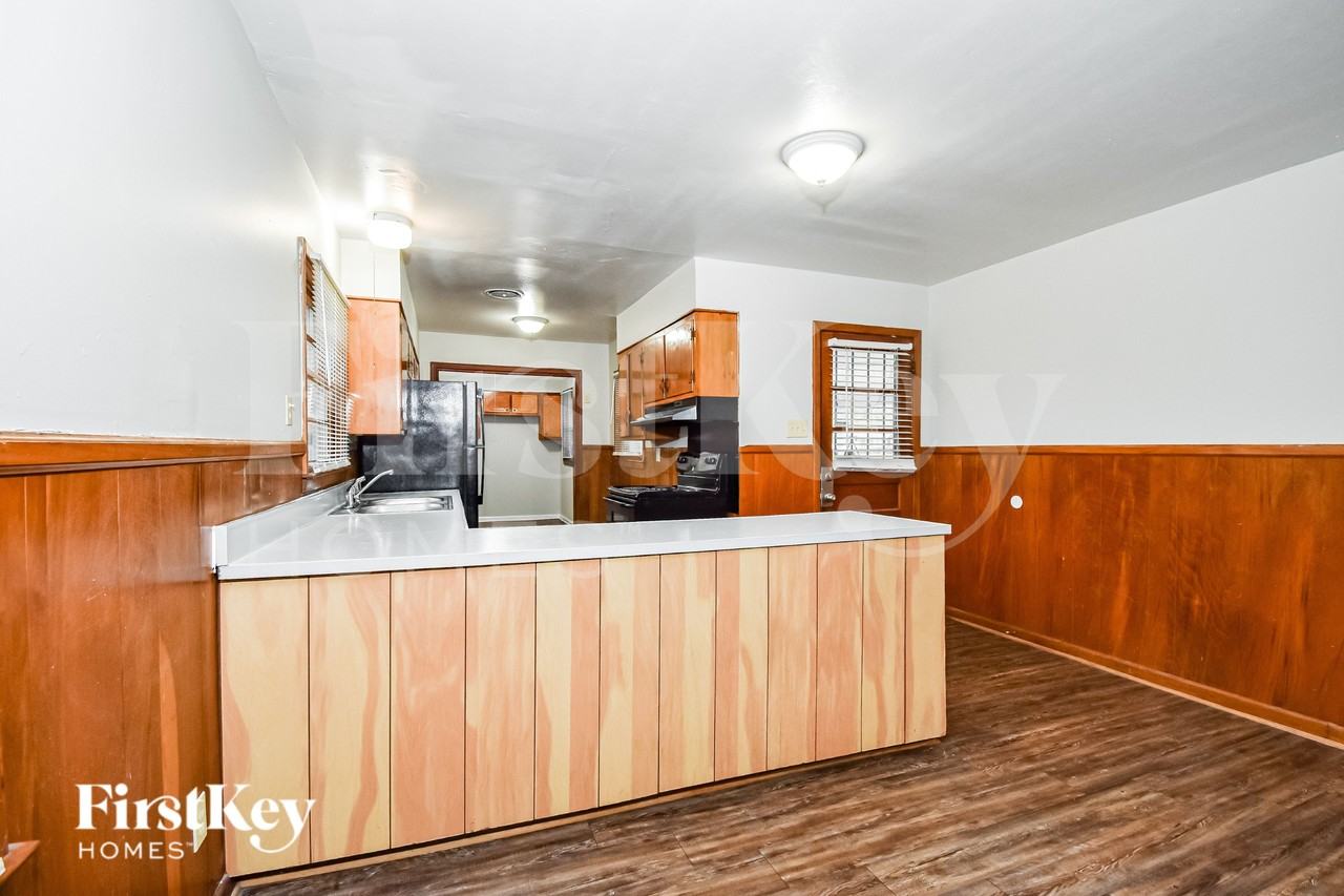 1083 Richland Dr - Photo 5 of 19