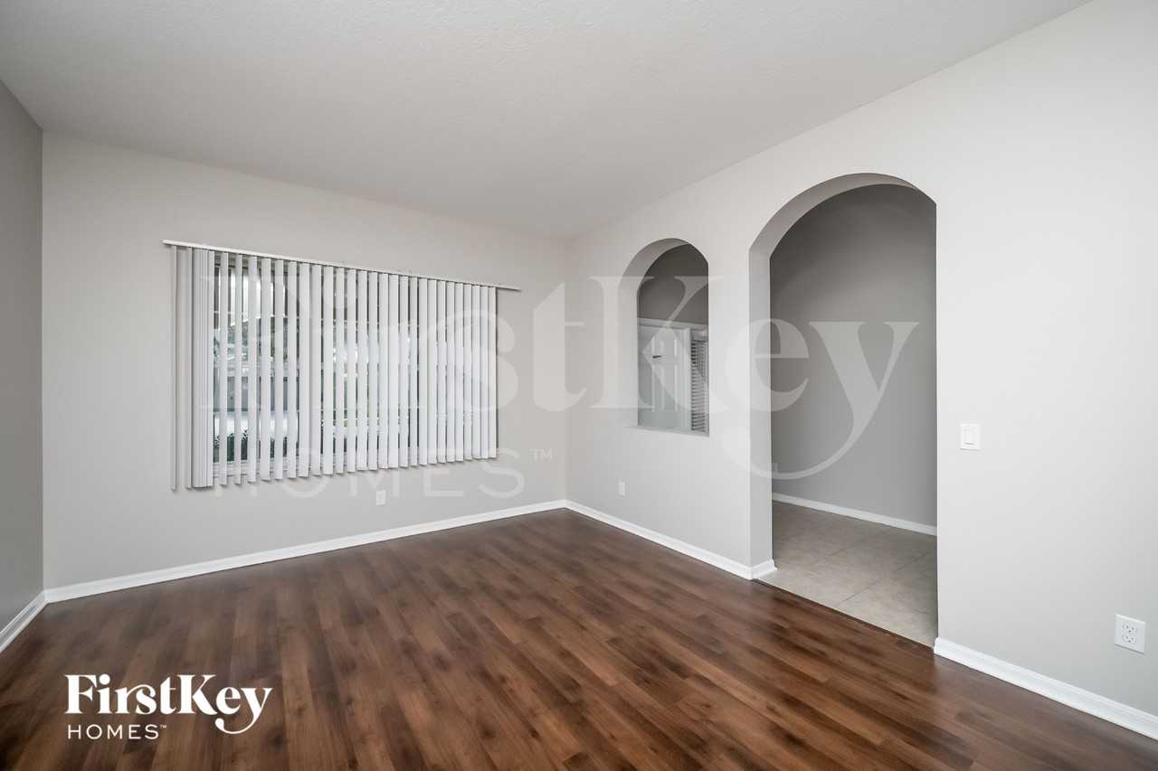 10748 Pictorial Park Dr - Photo 2 of 15