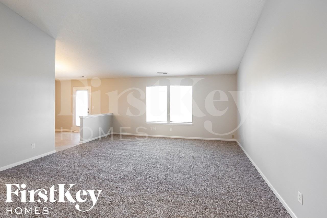 10622 Deercrest Ln - Photo 2 of 15