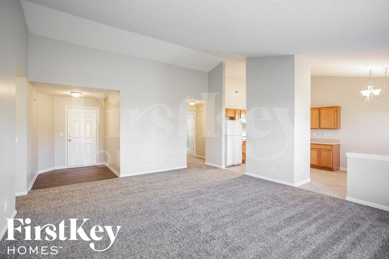 10622 Deercrest Ln - Photo 3 of 15