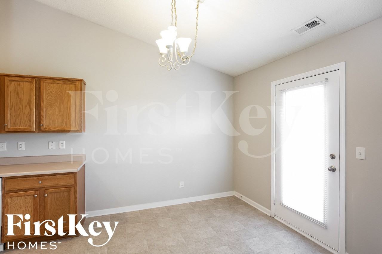 10622 Deercrest Ln - Photo 4 of 15