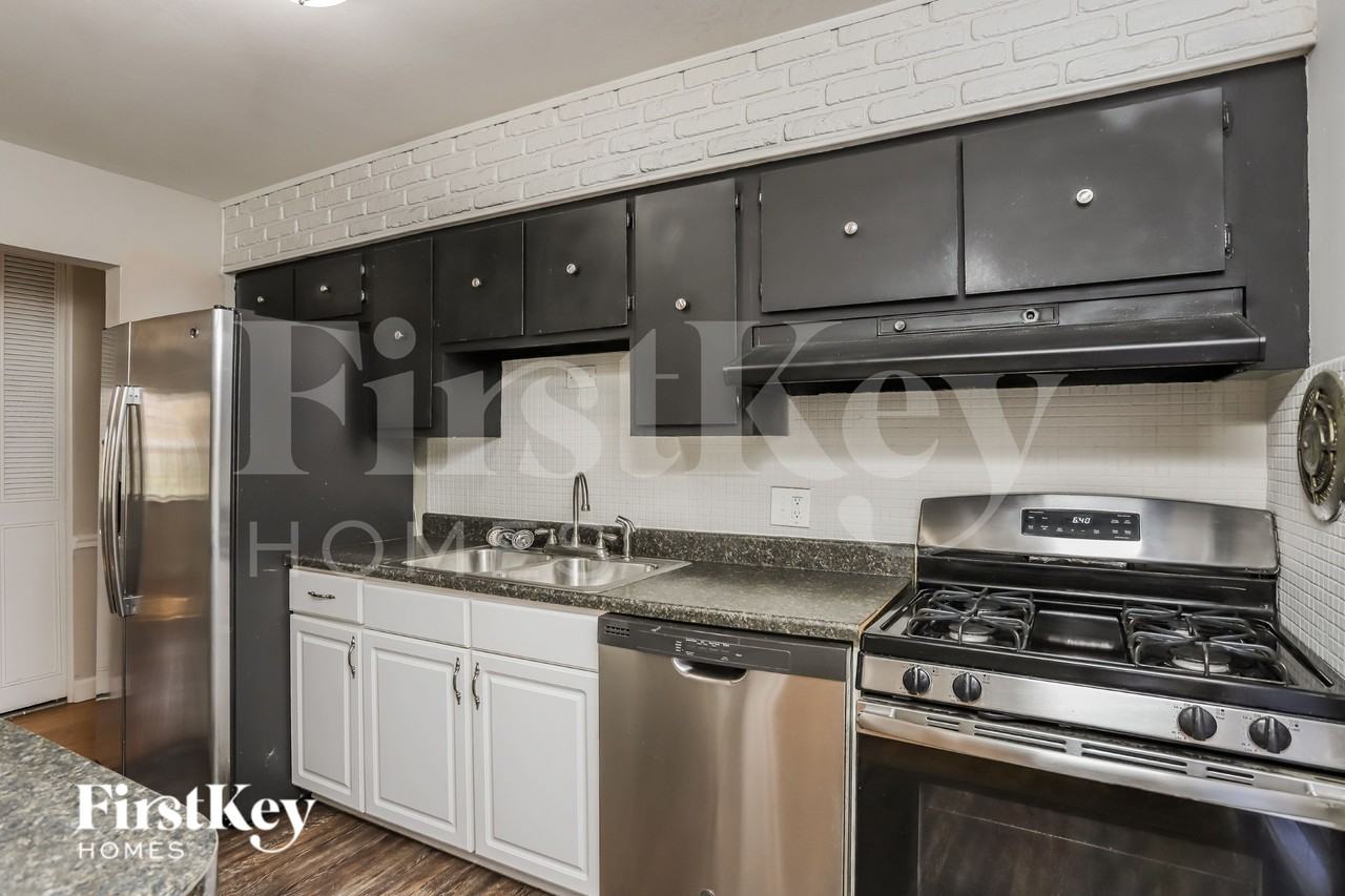 105 Roland Ave - Photo 7 of 16