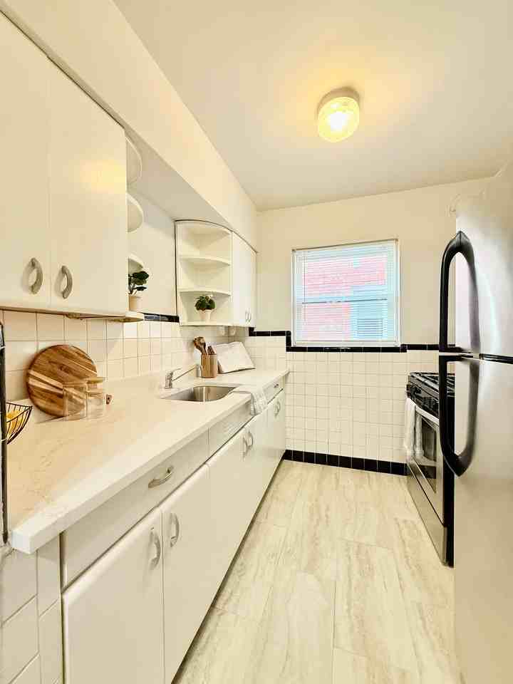 4637 Jamieson Avenue #1F - Photo 4 of 11