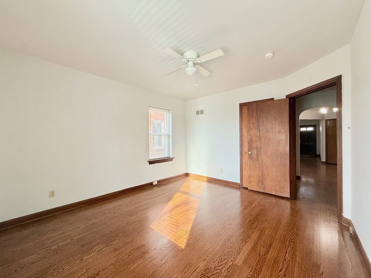 4637 Jamieson Avenue #1F - Photo 7 of 11