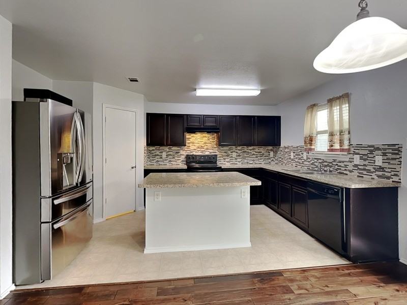 14721 Forest Hollow Dr - Photo 5 of 16