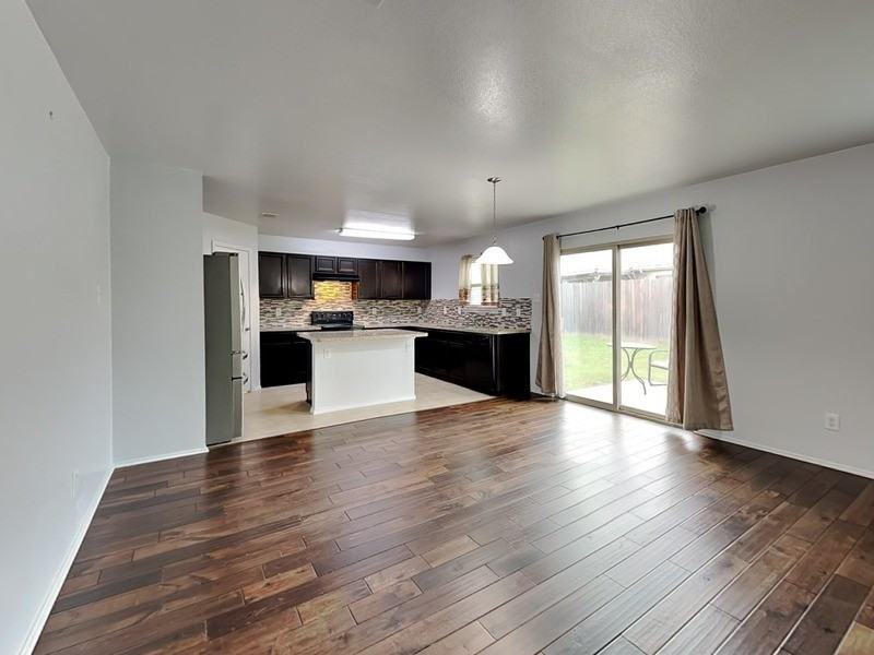 14721 Forest Hollow Dr - Photo 6 of 16