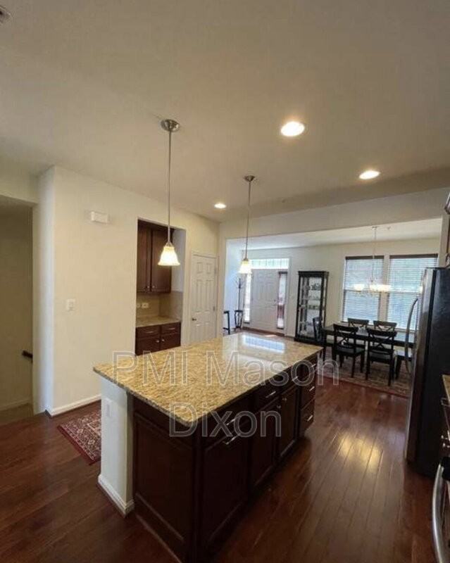 359 Paladium Ct - Photo 2 of 10