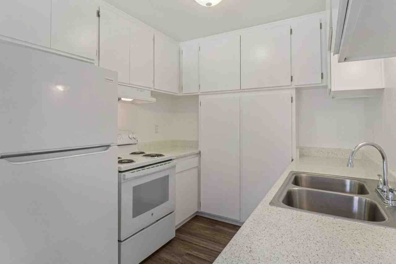 Stadium Arms Apartments - Photo 3 of 10