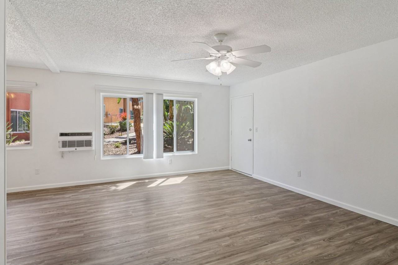 Stadium Arms Apartments - Photo 4 of 10