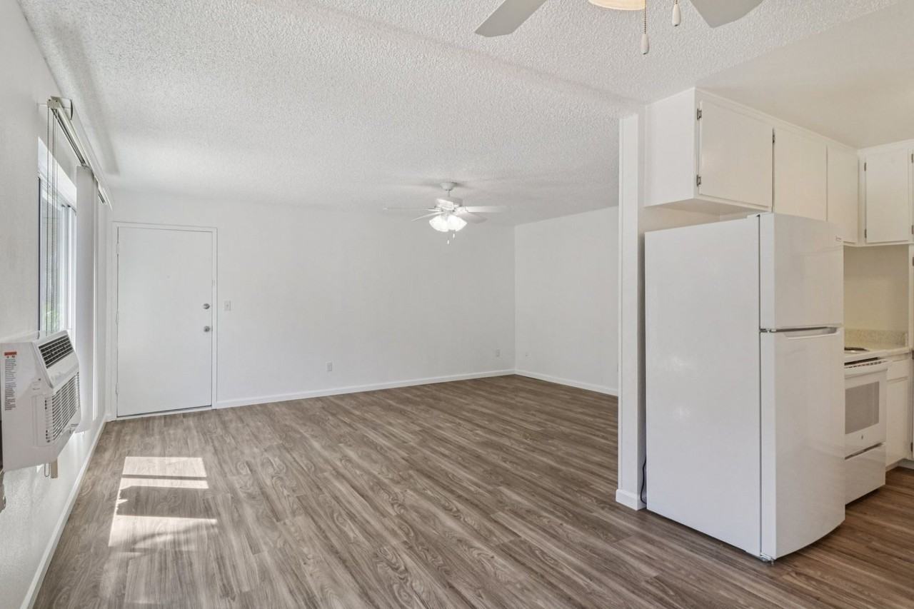 Stadium Arms Apartments - Photo 5 of 10