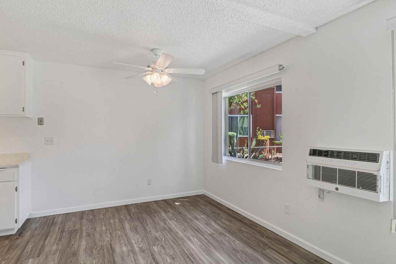 Stadium Arms Apartments - Photo 6 of 10