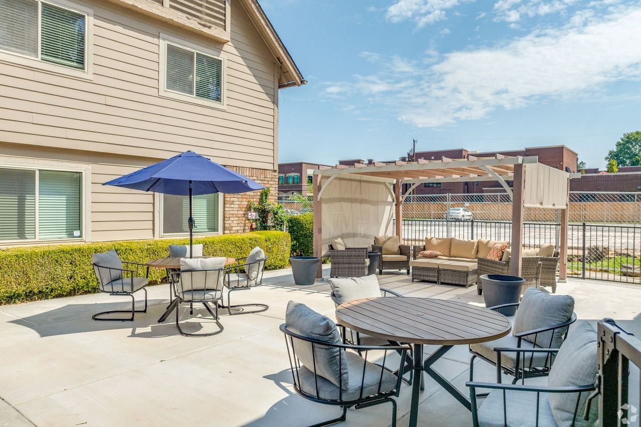 Beautiful Apartments in the heart of Brookside - Photo 4 of 15