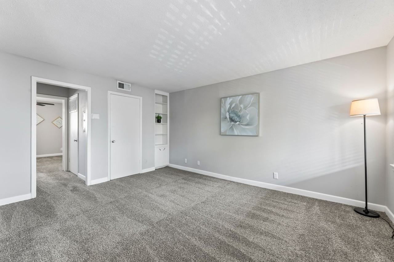 Beautiful Apartments in the heart of Brookside - Photo 5 of 15