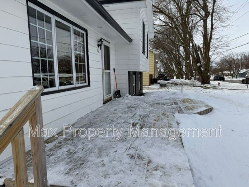 205 2nd St Nw - Photo 3 of 11