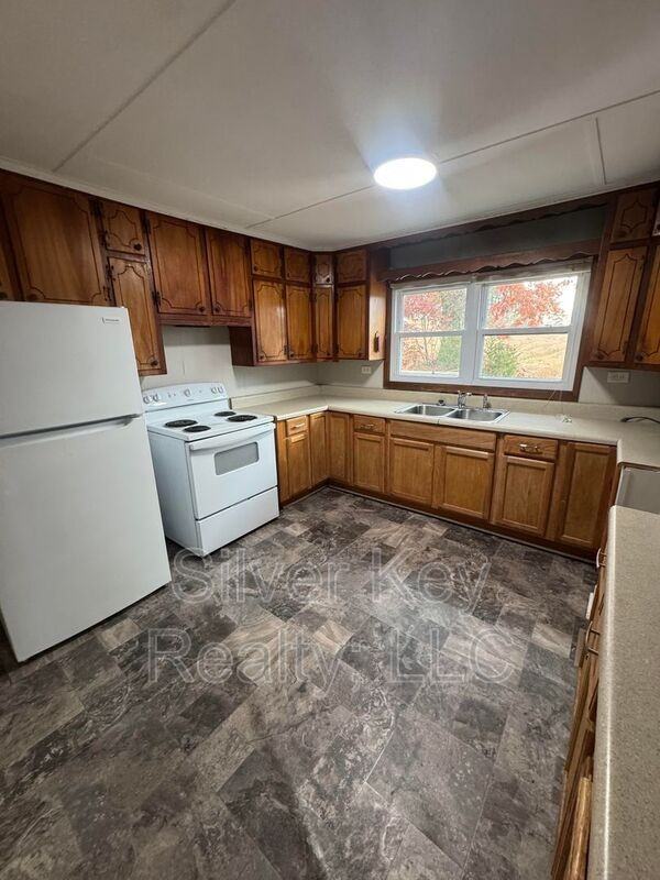 703 Old Riceville Rd - Photo 2 of 12