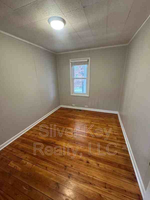 703 Old Riceville Rd - Photo 4 of 12