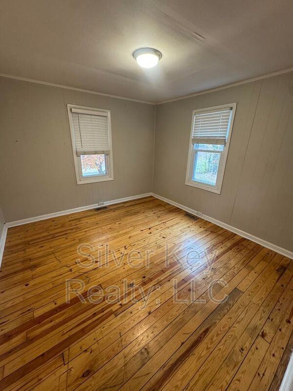 703 Old Riceville Rd - Photo 5 of 12