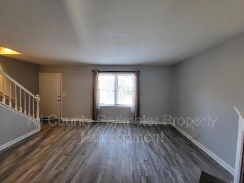 5642 Estates Court - Photo 3 of 12