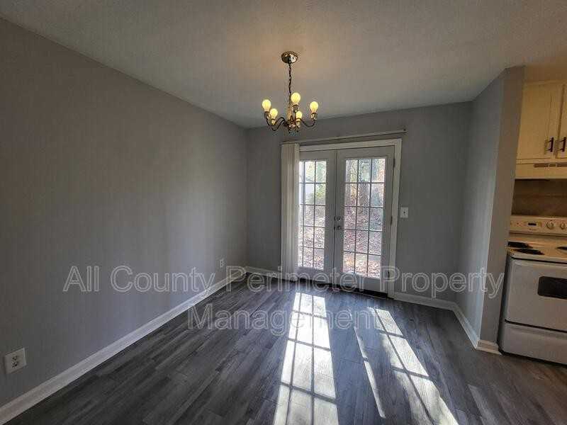 5642 Estates Court - Photo 4 of 12