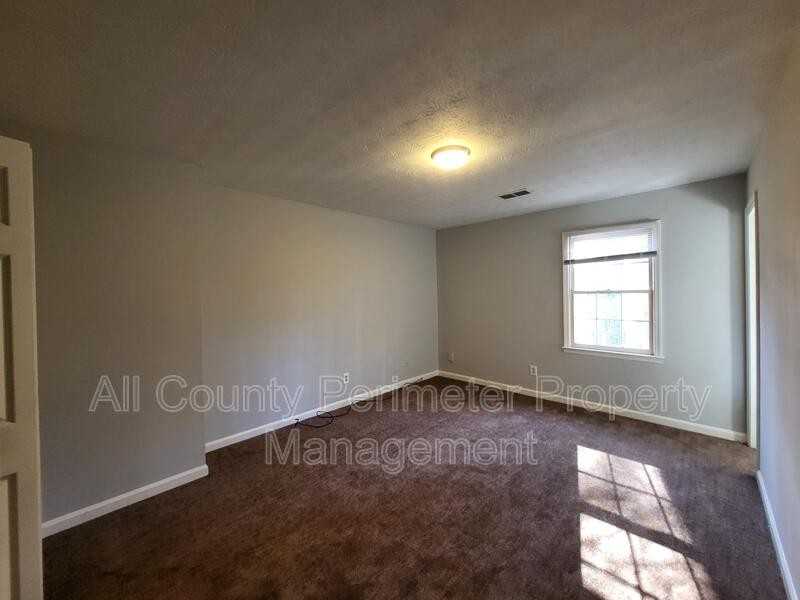 5642 Estates Court - Photo 7 of 12