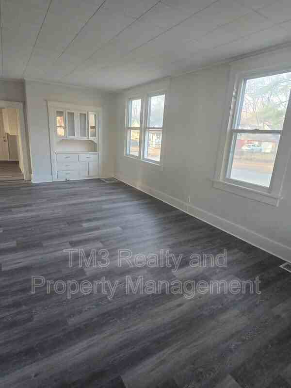 819 N 9th St - Photo 3 of 25